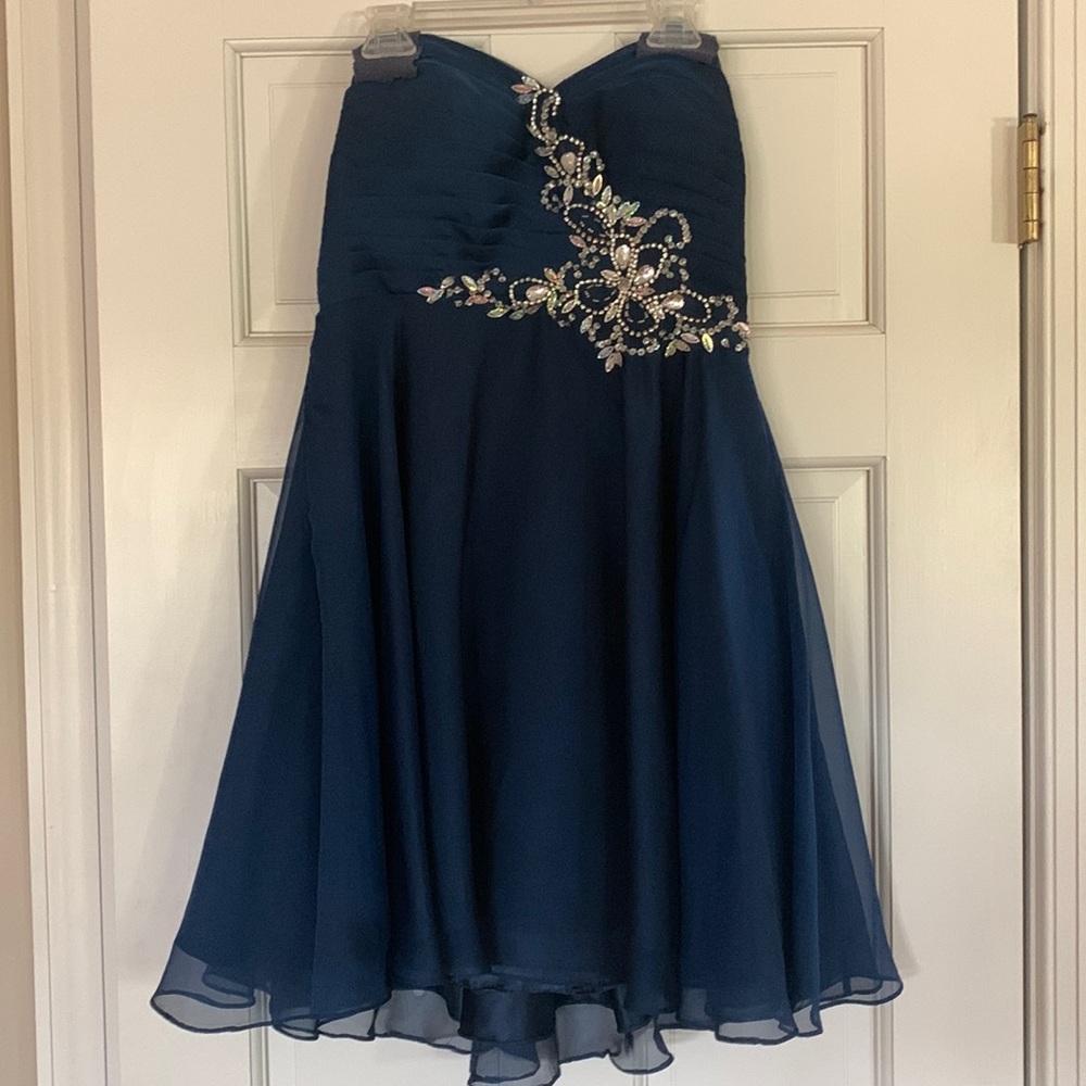 Sleeveless homecoming dress
